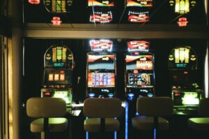 Understanding the Benefits of Slots with Weak Structure